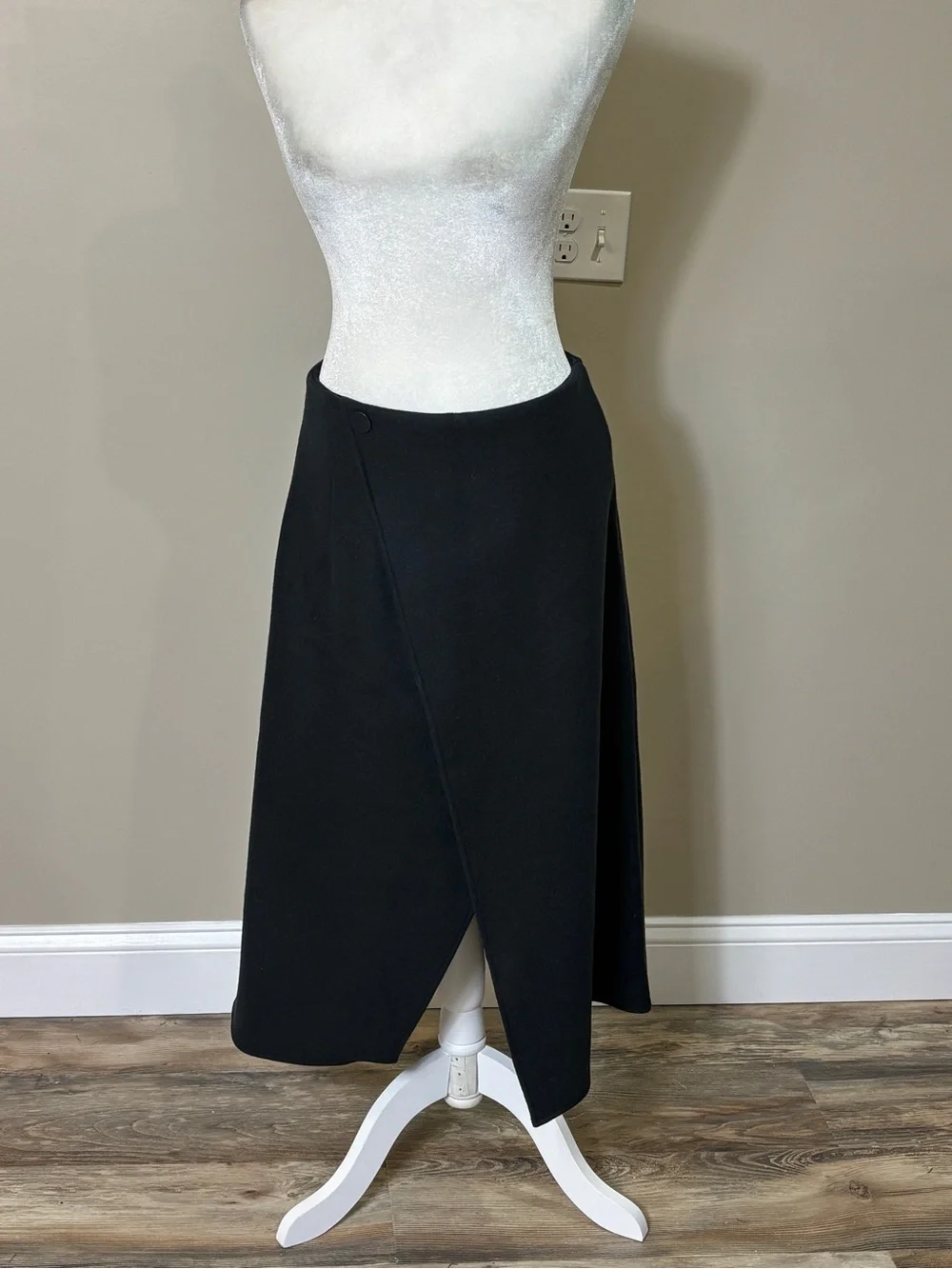 Club Monaco Wool Blend A-Line Cutaway Skirt.